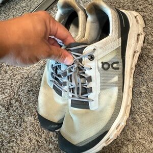 ON Women’s Cloudvista Sneaker Size 8.5 Glacier/Black